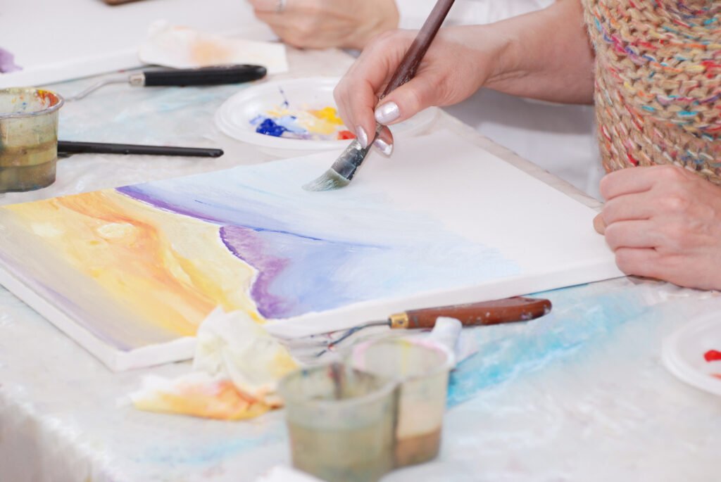 Cours d'art-thérapie et utilisation de technique artistique comme l'aquarelle.