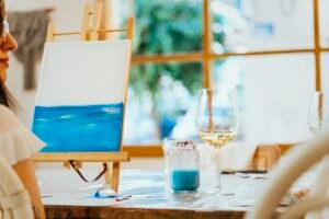 Atelier Art et Vin. Art-thérapie : vin et peinture pour la relaxation